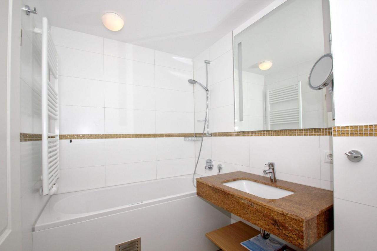 Strandnahe Fewo Mit Balkon, Gratis Nutzung Vom Ahoi Erlebnisbad Und Sauna In Sellin - Rex Rugia Fewo 30-6 Lobbe Luaran gambar